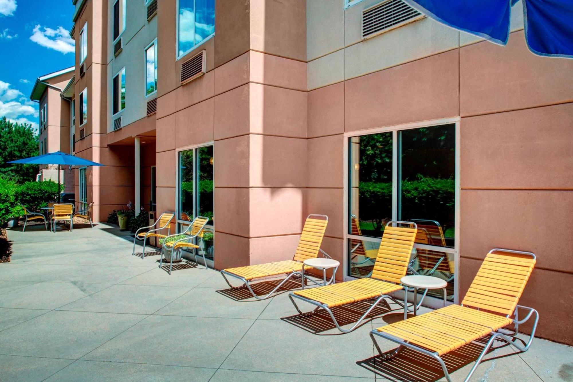 Fairfield Inn And Suites By Marriott Emporia I-95 Buitenkant foto