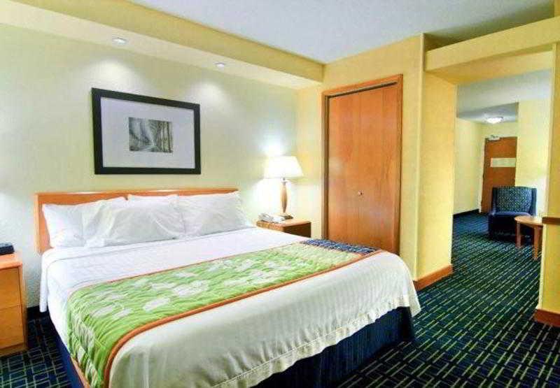 Fairfield Inn And Suites By Marriott Emporia I-95 Buitenkant foto