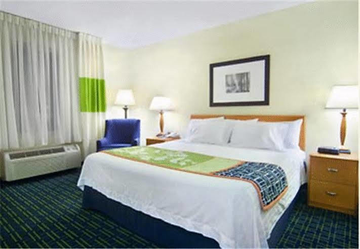 Fairfield Inn And Suites By Marriott Emporia I-95 Buitenkant foto