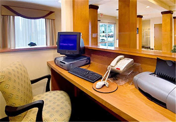 Fairfield Inn And Suites By Marriott Emporia I-95 Buitenkant foto